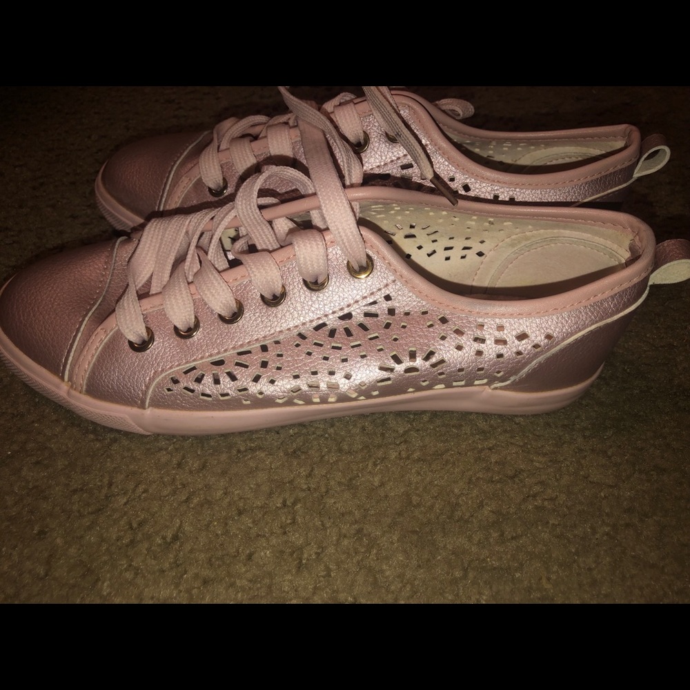 Sneakers - Picture 4 of 4